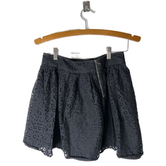 BANANA REPUBLIC BLACK SKIRT!! D2 - Picture 2 of 3